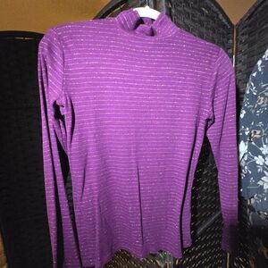 Nine West turtle neck gold embellished thread woven